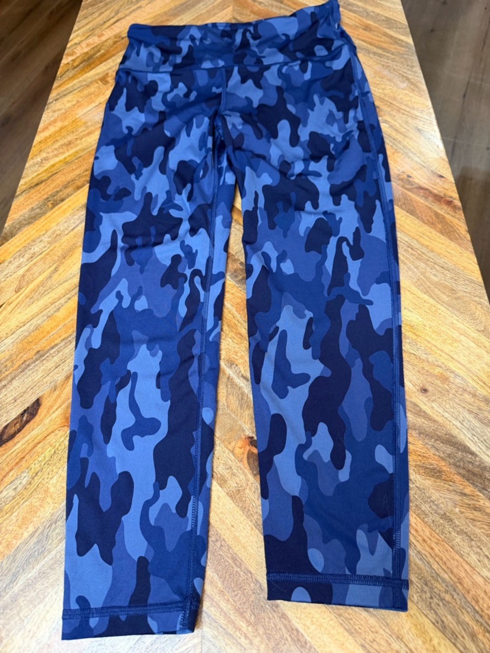 GAP Blue Camo Leggings Sz M BODYCON SEXY LADY COMFY BUTTERY SOFT and STRETCHY!!!